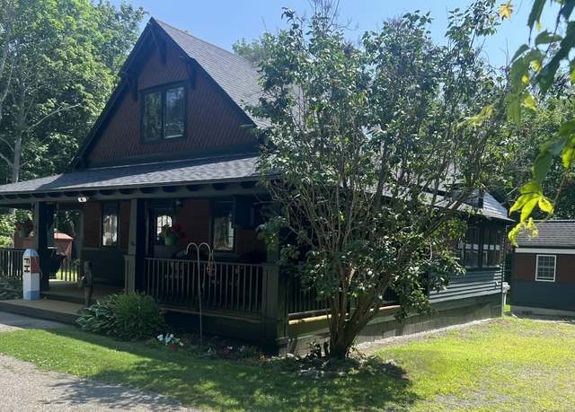 Property at 65 Main St, York, ME 03909, 6 beds, 3 baths