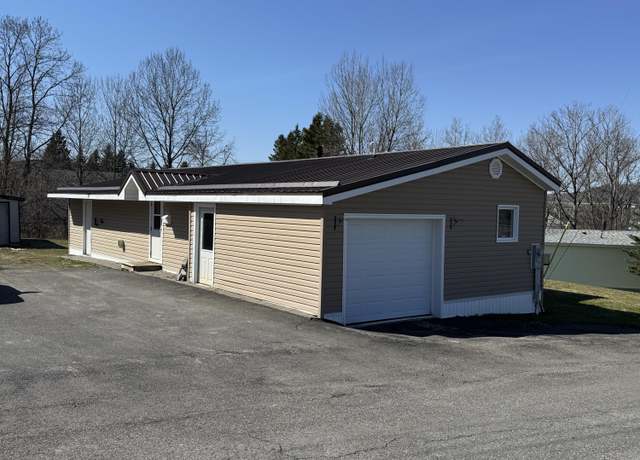 Property at 121 2nd Ave, Madawaska, ME 04756, 3 beds, 1 bath