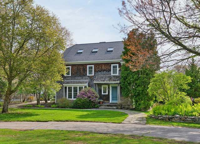 Property at 7 Clubhouse Dr, Kennebunk, ME 04043, 4 beds, 2.5 baths