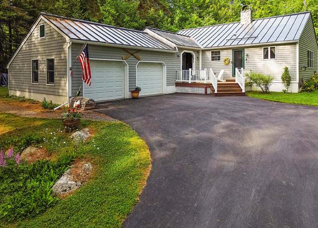 Property at 1 Castle View Ln, Belgrade, ME 04917, 3 beds, 3 baths