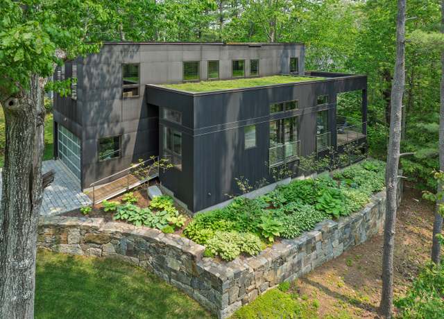 Property at 2 Bay View Ter, Saco, ME 04072, 3 beds, 2.5 baths