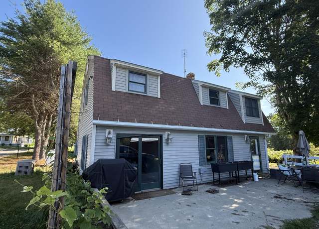 Property at 534 Route 135, Monmouth, ME 04259, 4 beds, 2 baths
