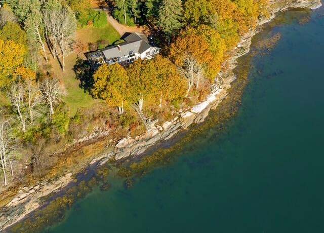 Property at 21 Ledge Rd, Cumberland, ME 04110, 3 beds, 2.5 baths