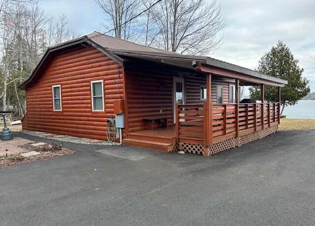 Property at 28 Valentine Ln, Dexter, ME 04930, 3 beds, 2 baths