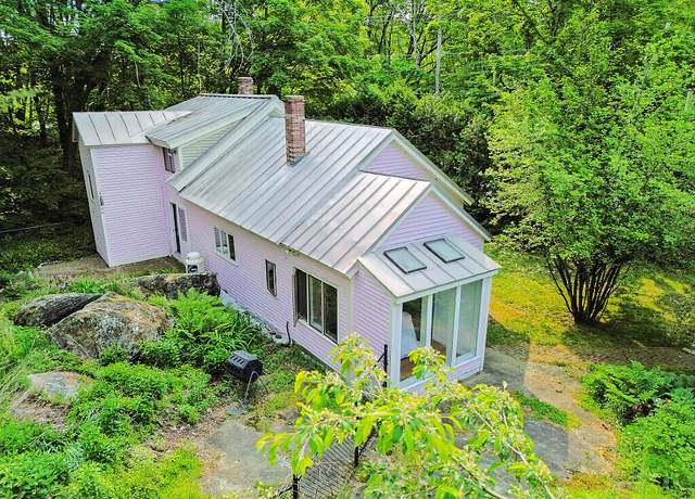 Property at 722 Belgrade Rd, Mount Vernon, ME 04352, 3 beds, 1 bath