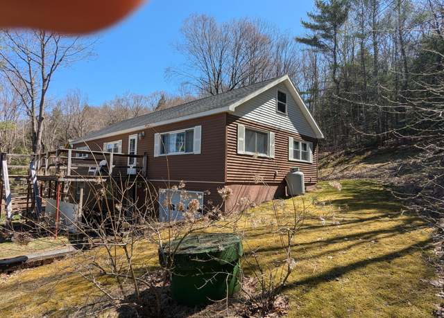 Property at 795 Memorial Dr, Winthrop, ME 04364, 3 beds, 1 bath
