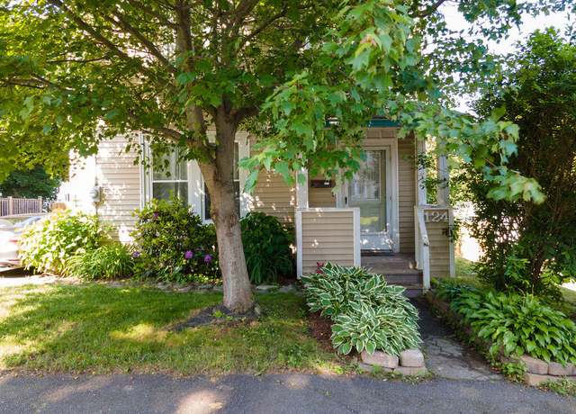 Property at 124 Palm St, Bangor, ME 04401, 3 beds, 2.5 baths