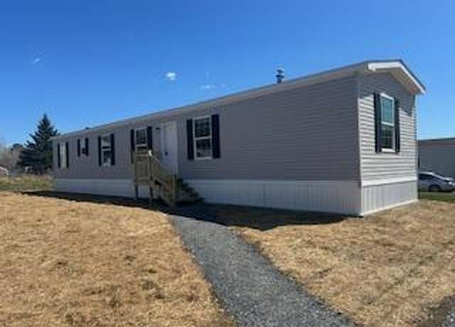 Property at 33 Diamond Ave, Clinton, ME 04927, 3 beds, 1.5 baths