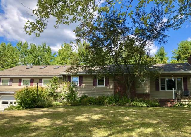 Property at 42 Birchwood Blvd, Brewer, ME 04412, 3 beds, 2.5 baths