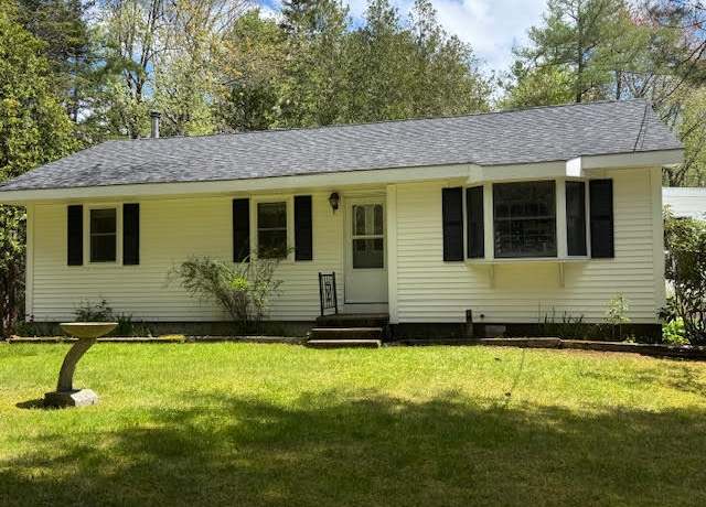 Property at 927 Pleasant St, Blue Hill, ME 04614, 2 beds, 1.5 baths