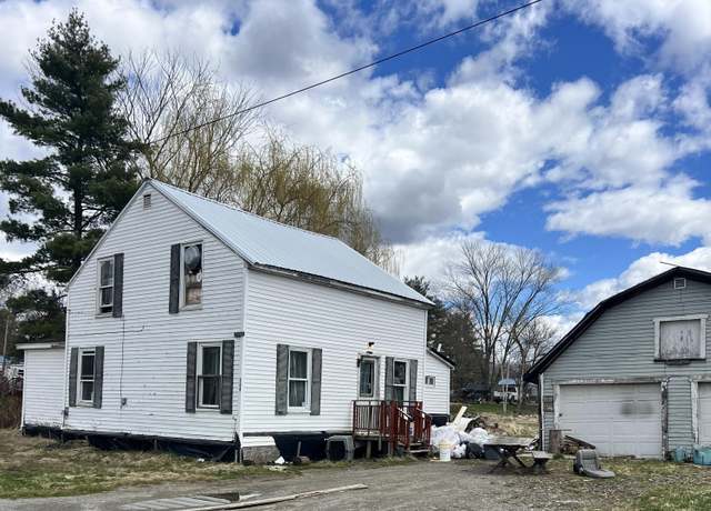 Property at 304 Stinson St, Pittsfield, ME 04967, 3 beds, 1 bath