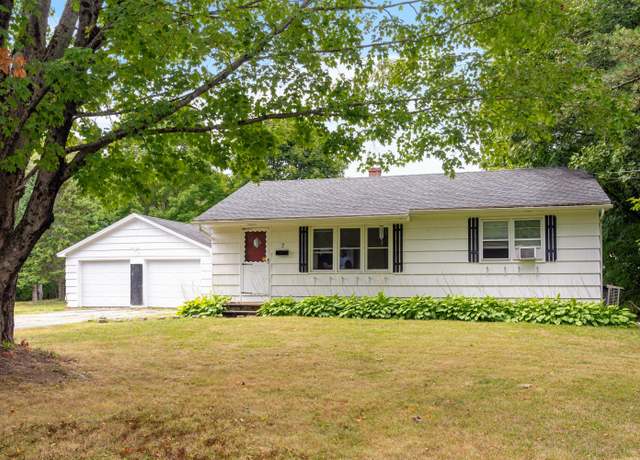Property at 7 Brookview Ln, Farmingdale, ME 04344, 2 beds, 1 bath
