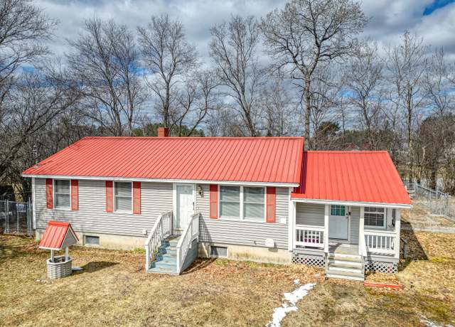 Property at 40 Saint James St, Skowhegan, ME 04976, 3 beds, 1 bath