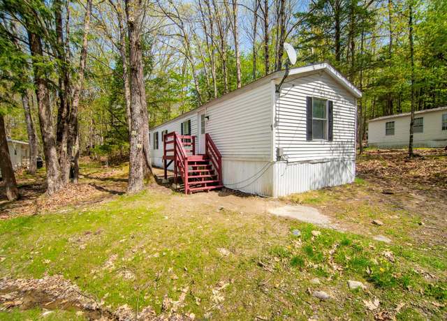 Property at 60 Squire Ct, Winthrop, ME 04364, 3 beds, 1.5 baths