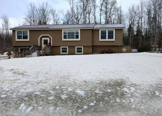 Property at 17 Cleveland Ave, Dexter, ME 04930, 3 beds, 2 baths