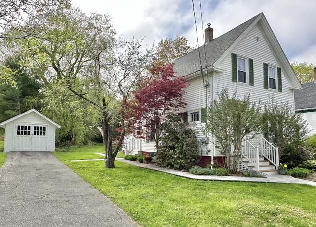 Property at 8 Shaw Ave, Rockland, ME 04841, 2 beds, 1.5 baths