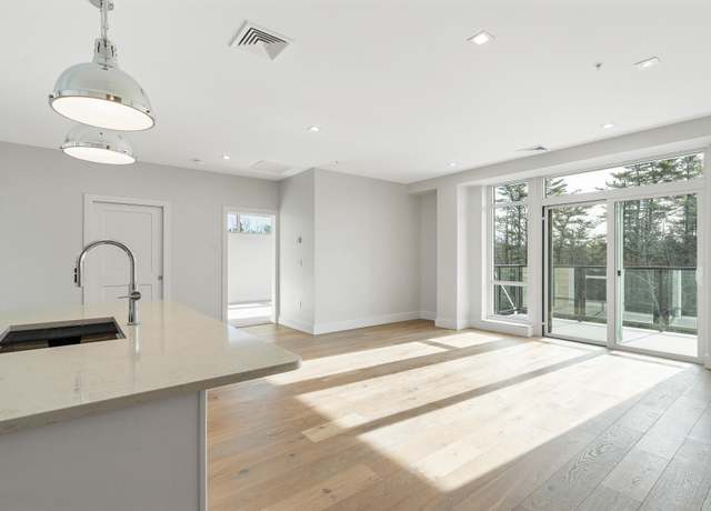 Property at 267 US Route 1 #501, Falmouth, ME 04105, 2 beds, 2.5 baths