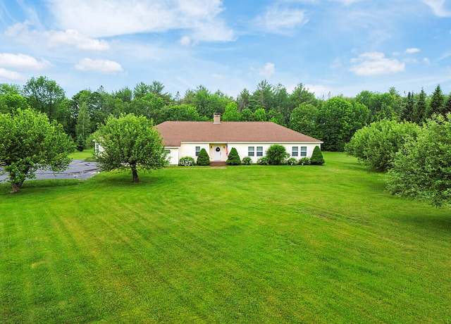 Property at 71 Winthrop Center Rd, Winthrop, ME 04364, 3 beds, 2.5 baths