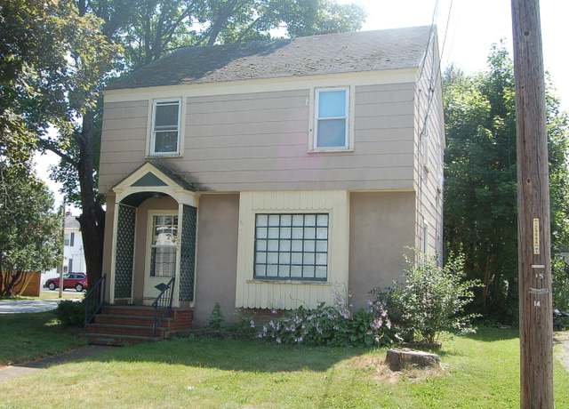 Property at 122 Allen St, Bangor, ME 04401, 3 beds, 1 bath