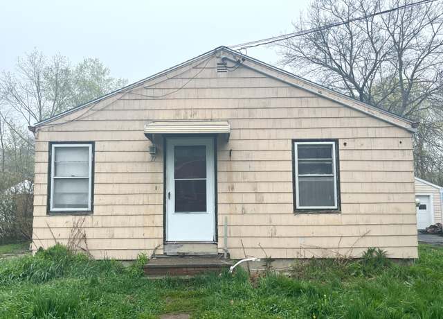 Property at 77 Edgewood Ave, Portland, ME 04103, 2 beds, 1 bath