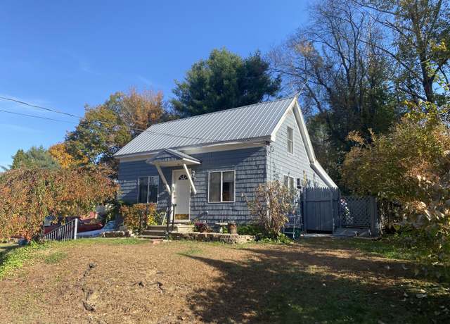 Property at 30 Smith St, Auburn, ME 04210, 2 beds, 1 bath