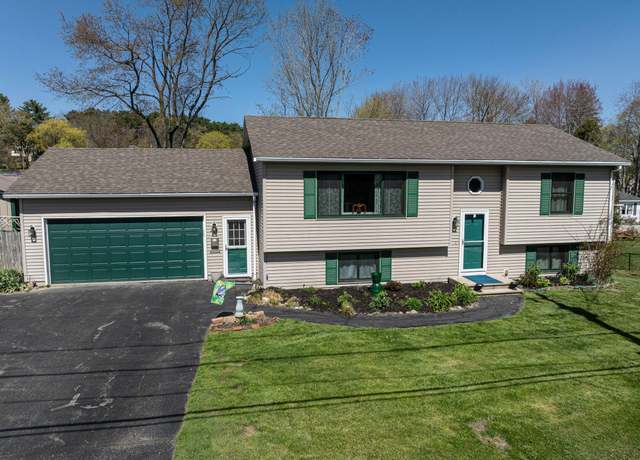 Property at 206 Fairview Ave, Auburn, ME 04210, 3 beds, 2 baths