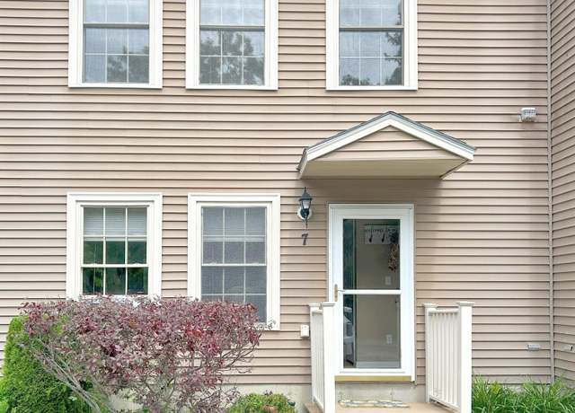 Property at 1016 State St #7, Bangor, ME 04401, 2 beds, 1.5 baths
