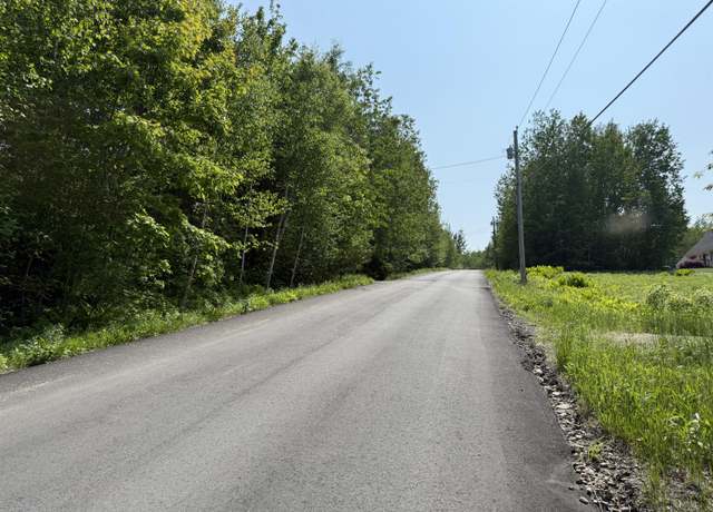Property at 15 Bowling Green Ln, Belfast, ME 04915