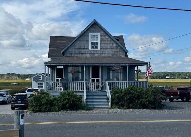 Property at 233 Webhannet Dr, Wells, ME 04090, 3 beds, 1.5 baths