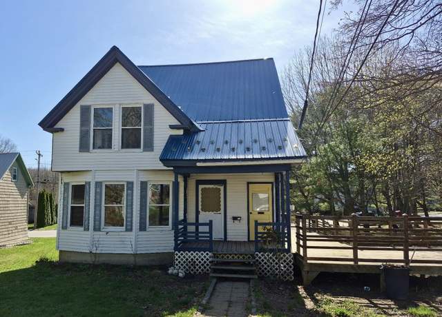 Property at 29 Fairmount Ave, Auburn, ME 04210, 3 beds, 1.5 baths