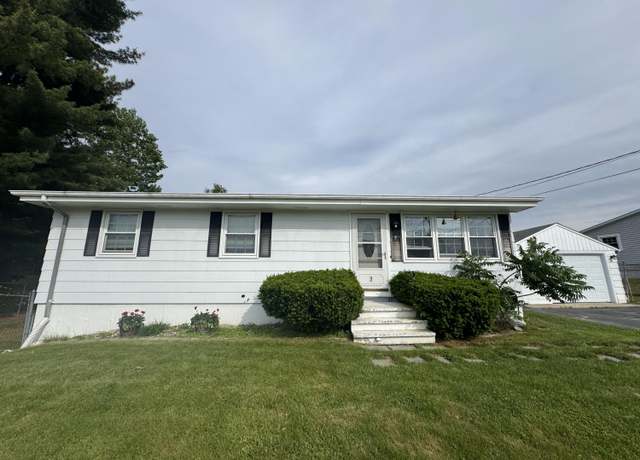 Property at 7 Meadow Ln, Lewiston, ME 04240, 3 beds, 1 bath