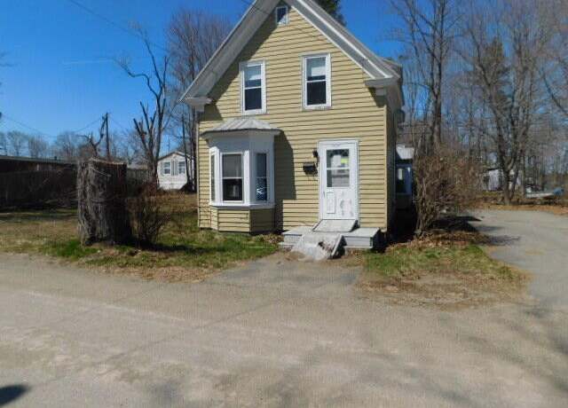 Property at 10 Summer St, Calais, ME 04619, 4 beds, 1 bath
