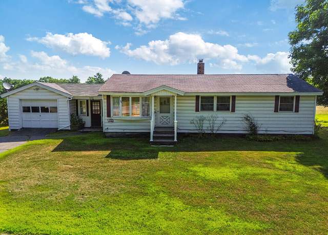 Property at 1072 Waterville Rd, Skowhegan, ME 04976, 3 beds, 1 bath