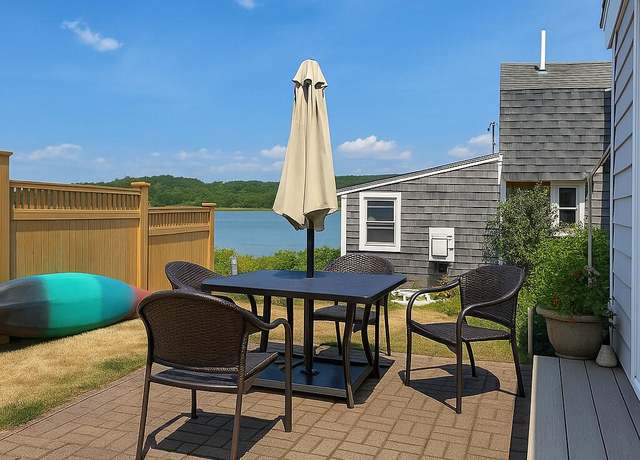 Property at 13 Atlantic Cir, Kennebunk, ME 04043, 2 beds, 1.5 baths