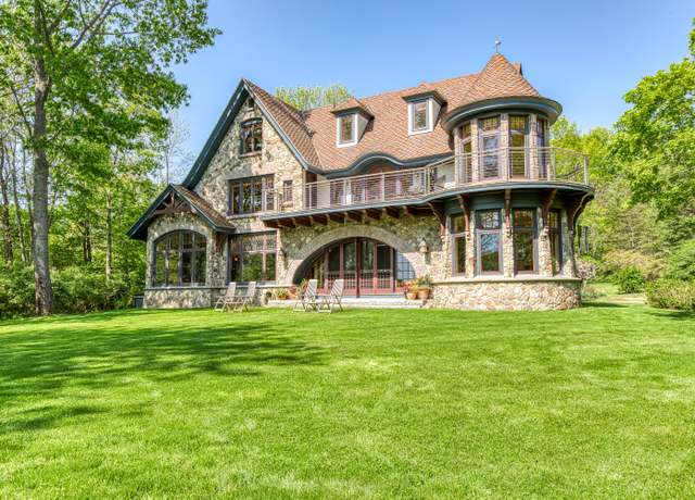 Property at 7 Central Landing Rd, Chebeague Island, ME 04017, 5 beds, 3 baths
