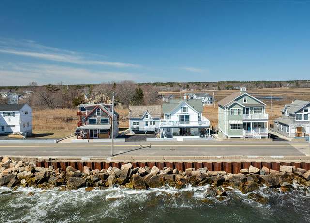Property at 403 Webhannet Dr, Wells, ME 04090, 8 beds, 4 baths