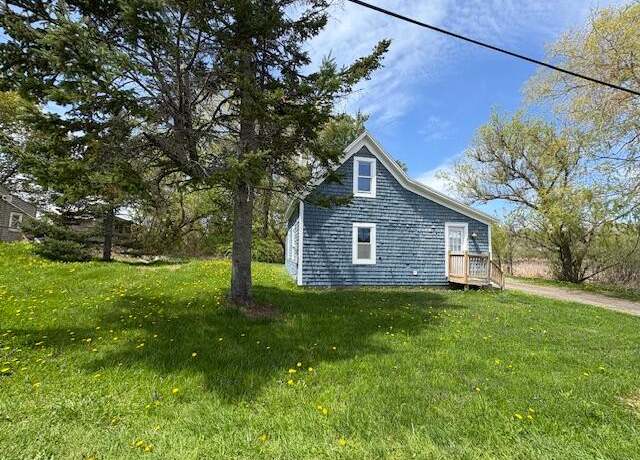 Property at 13 Glenwood Ave, Rockland, ME 04841, 2 beds, 1 bath