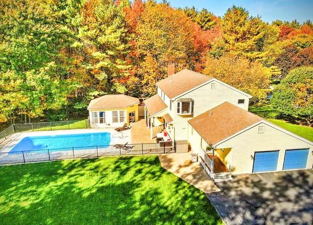 Property at 38 Windemere Way, Auburn, ME 04210, 4 beds, 3.5 baths