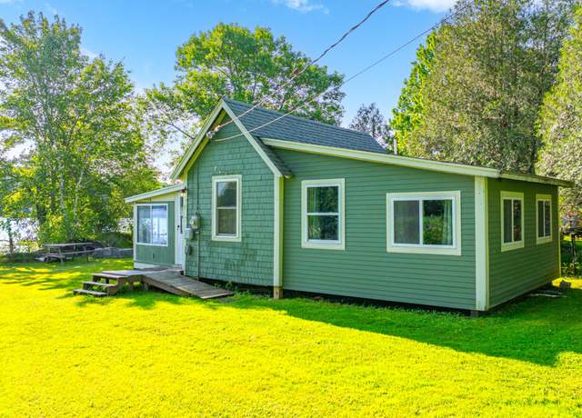 Property at 39 Stafford Cir, Newcastle, ME 04553, 2 beds, 1 bath