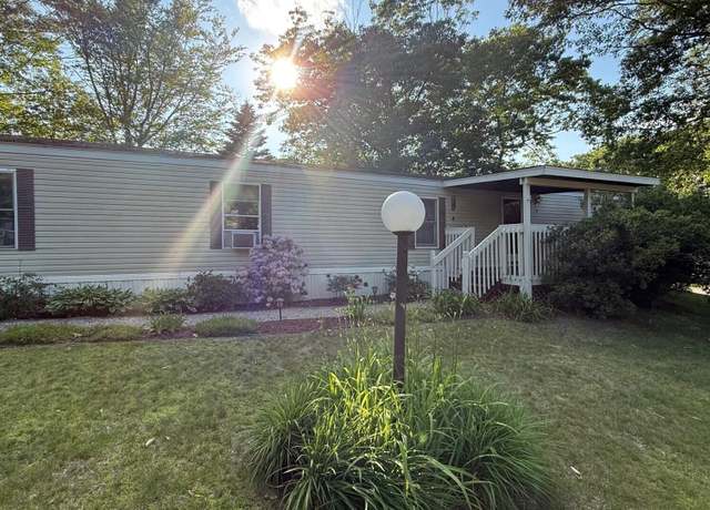 Property at 3 Sunset Ln, Turner, ME 04282, 3 beds, 1 bath