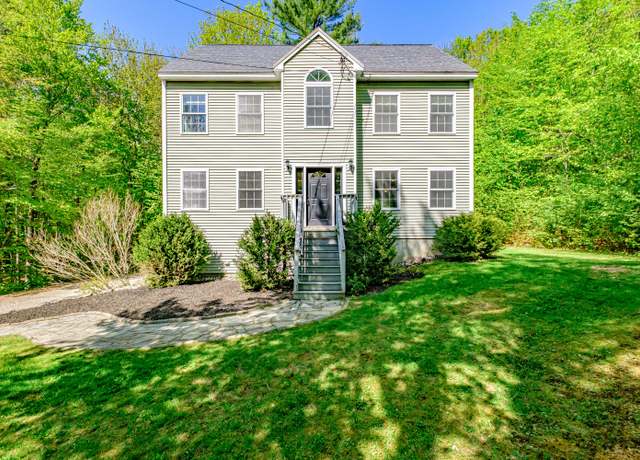 Property at 9 Eisenhower Ct, Naples, ME 04055, 4 beds, 2.5 baths