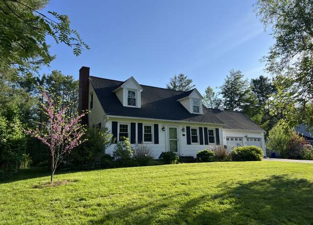 Property at 7 Edgewood Dr, Orono, ME 04473, 3 beds, 2.5 baths