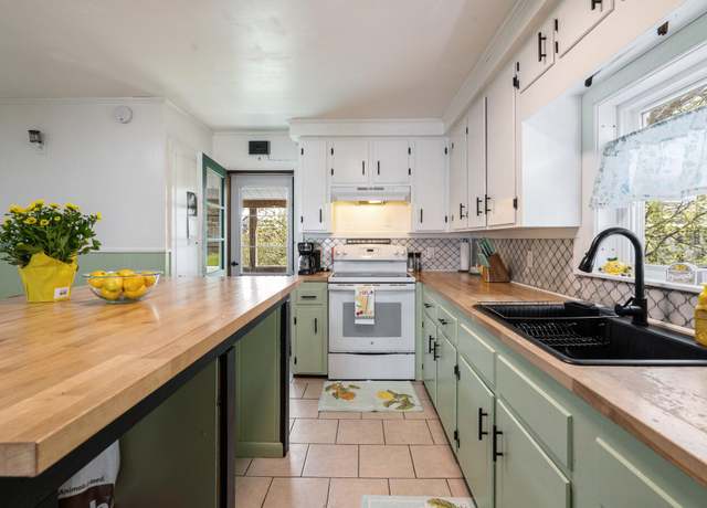 Property at 31 King St, Waterville, ME 04901, 4 beds, 2.5 baths