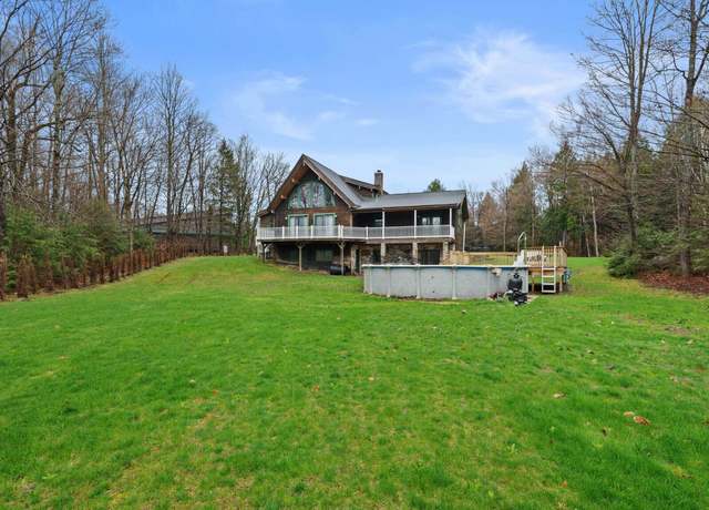 Property at 244 Hinckley Rd, Clinton, ME 04927, 6 beds, 2.5 baths