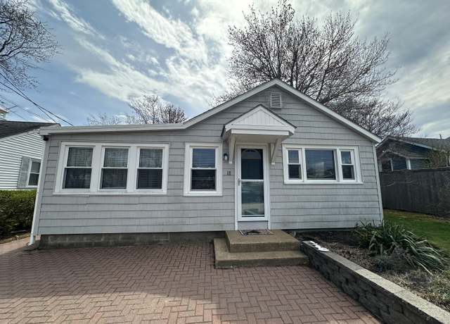 Property at 18 Ocean St, Ogunquit, ME 03907, 2 beds, 1 bath