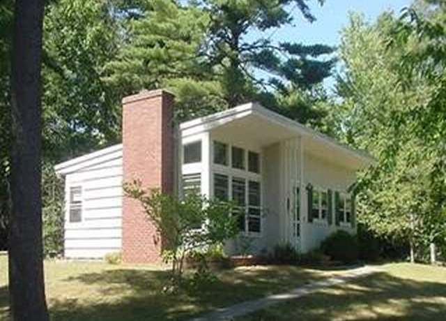 Property at 423 Mitchell Rd, Cape Elizabeth, ME 04107, 2 beds, 1 bath