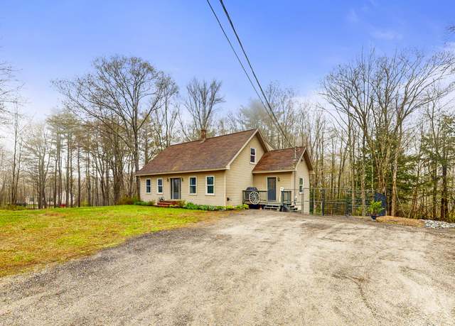 Property at 671 Meadow Rd, Topsham, ME 04086, 4 beds, 2.5 baths