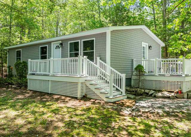 Property at 2 Mckenna Ln, York, ME 03909, 3 beds, 1 bath