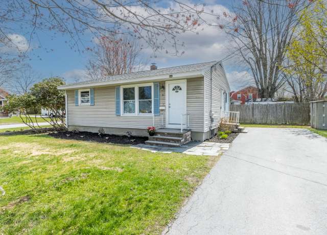Property at 4 Cross St, South Portland, ME 04106, 2 beds, 1 bath
