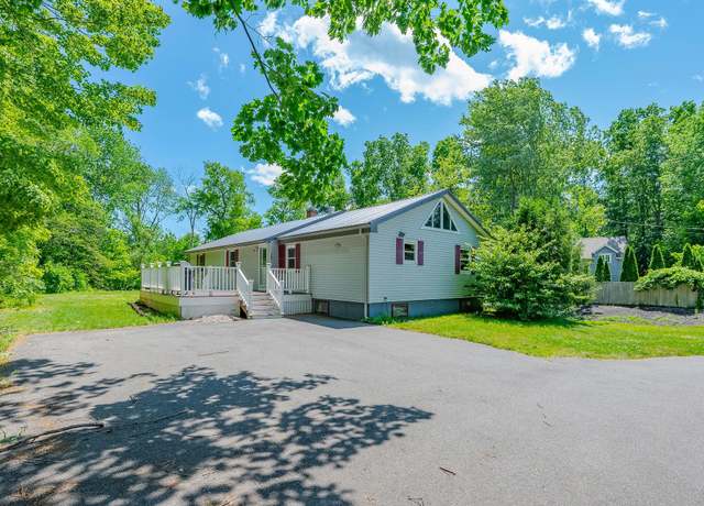 Property at 15 Vine St Unit B, South Berwick, ME 03908, 3 beds, 2 baths